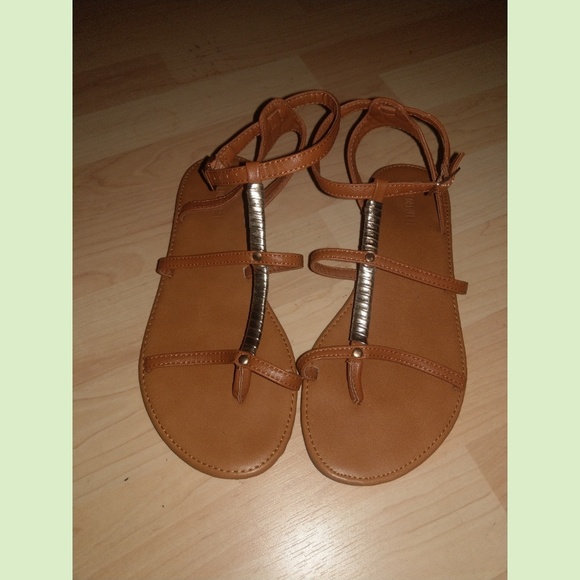 3 for $25 Forever 21 gladiator sandals size 7 - Picture 4 of 5